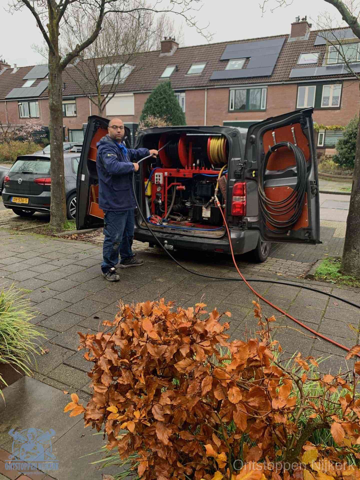 Rioolservice in de wijk in Nijkerk